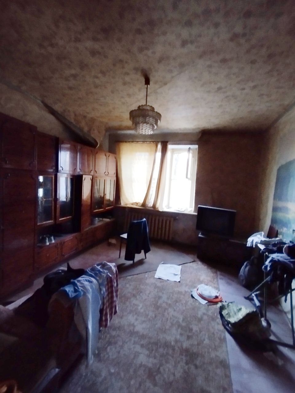 Продам 3- х комнатную квартиру на кв. Еременко 56,9 кв. м. 1/4 эт.Под ремонт, толстые стены очень тёплая, полы деревянные ,высокие потолки 2,8 м. комнаты изолированные, газовая колонка, электропроводка поменяна, трубы пластиковые, центральное отопление. Хорошее расположение ( самый центр) школа садик супермар...