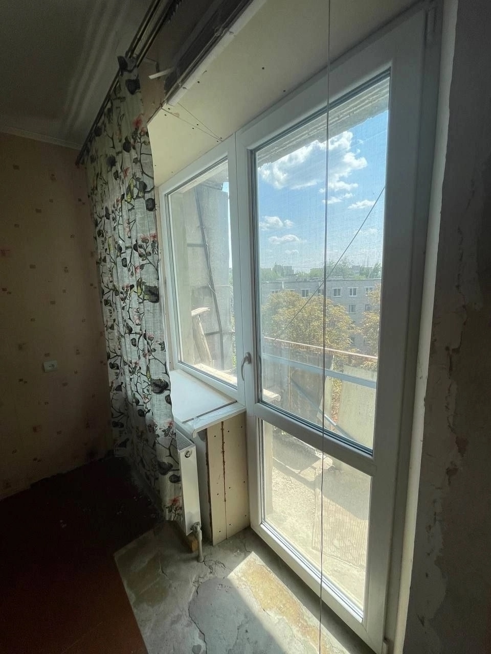 🔑ПРОДАМ 2-Х КОМНАТНУЮ КВАРТИРУ🔑 📍 Расположение: г. Стаханов,ул.Стаханова д.3А Этаж - 5 Полный пакет документов( готова к сделке ) ОПИСАНИЕ: ️ ♦ Продаётся просторная квартира в г. Стаханов ️ ♦Общая площадь:51,7 кв ️ ♦Окна пластиковые (кроме кухни) ♦Двухконтурный котел ♦Два балкона (один балкон застеклен) ♦Встр...