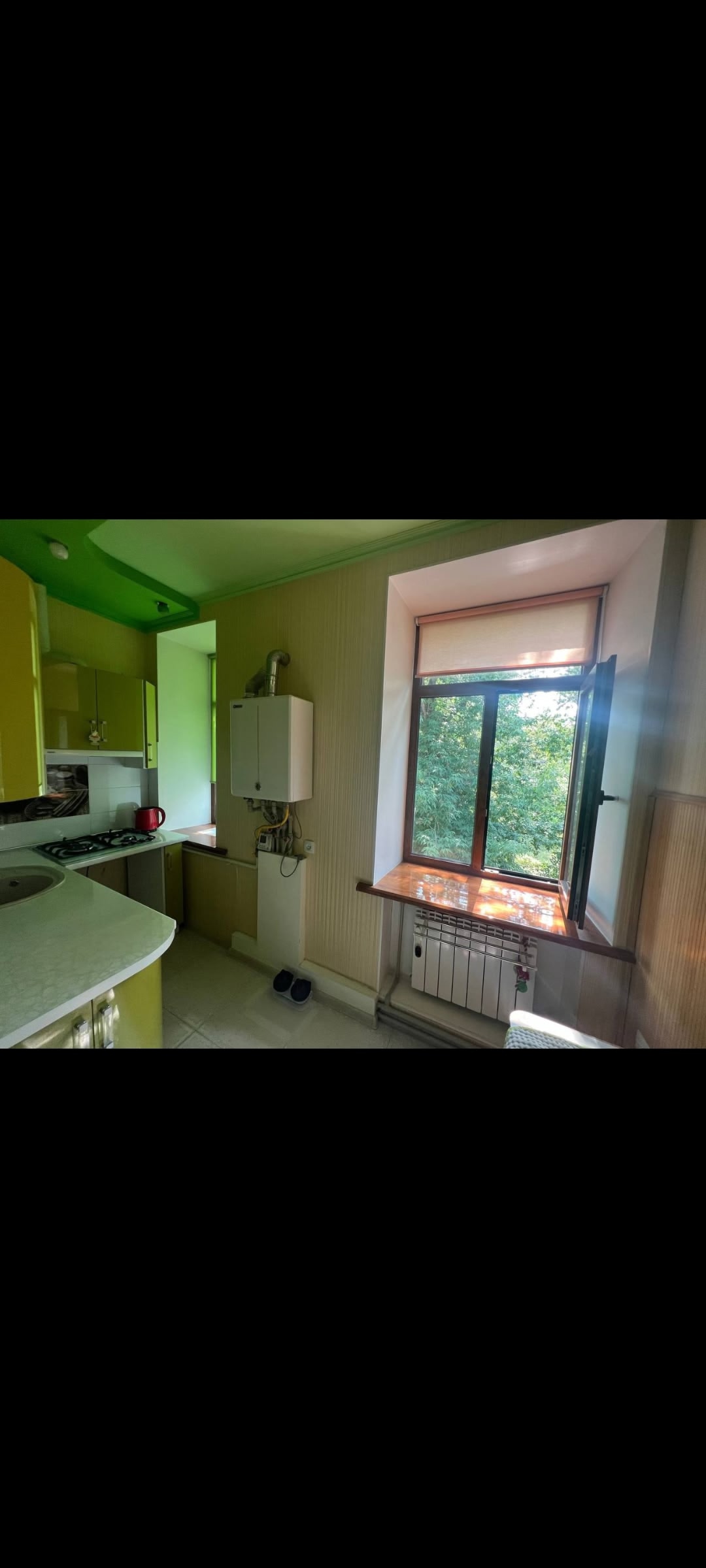 💬 Описание: 🏡 В продаже 3-комнатная квартира в центре Луганска 📍 кв. Еременко | 🏢 2 этаж из 2 | 📐 Площадь — 54 м² | 💡 Высота потолков — 3 м 🚪 Бронированная входная дверь 🔥 Автономное отопление — комфорт и контроль над расходами 🛠 Качественный ремонт по всей квартире 🌡 Тёплый пол — в кухне, ванной и коридоре —...
